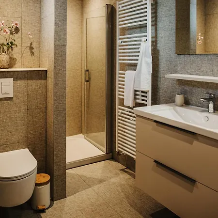 Le Mora Hotes Bed and Breakfast 4*