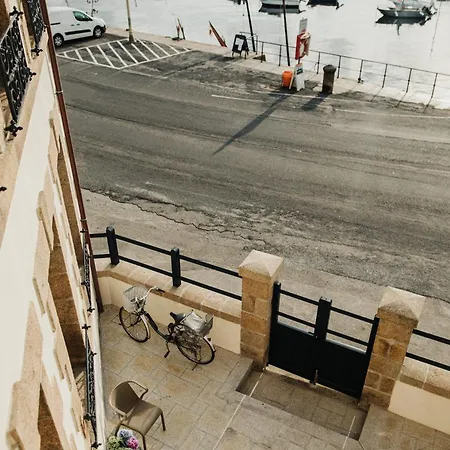 Le Mora Hotes Bed and Breakfast 4*